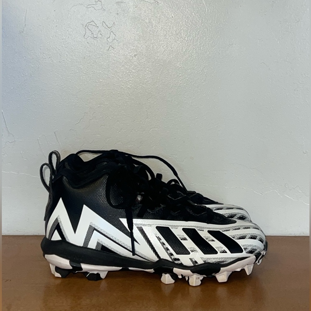 Boys Adidas Freak Spark MD J 23 Black/White Football Cleats HP5962 Boys SZ 2 1/2